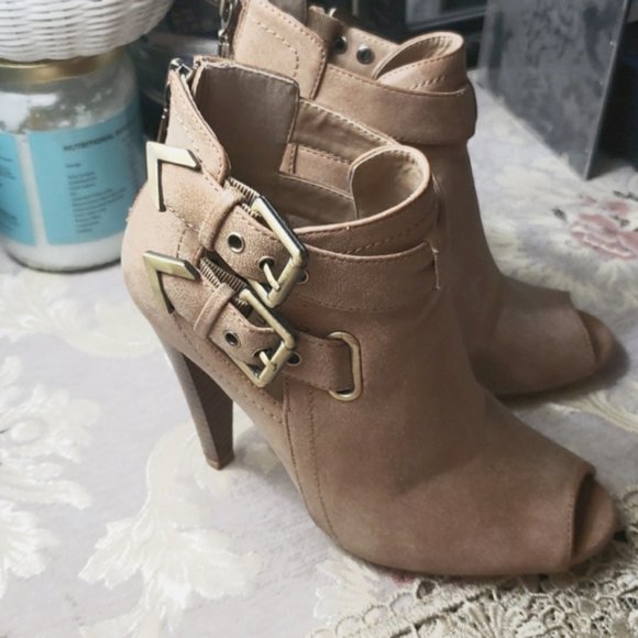 Guess Women's Booties - Picture 1 of 6
